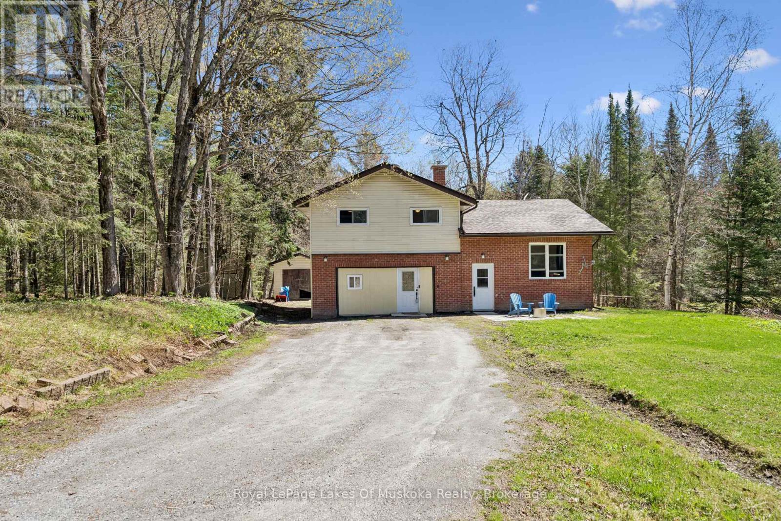 1052 Old Falkenburg Road, Bracebridge, Ontario  P1L 1X4 - Photo 1 - X13129346