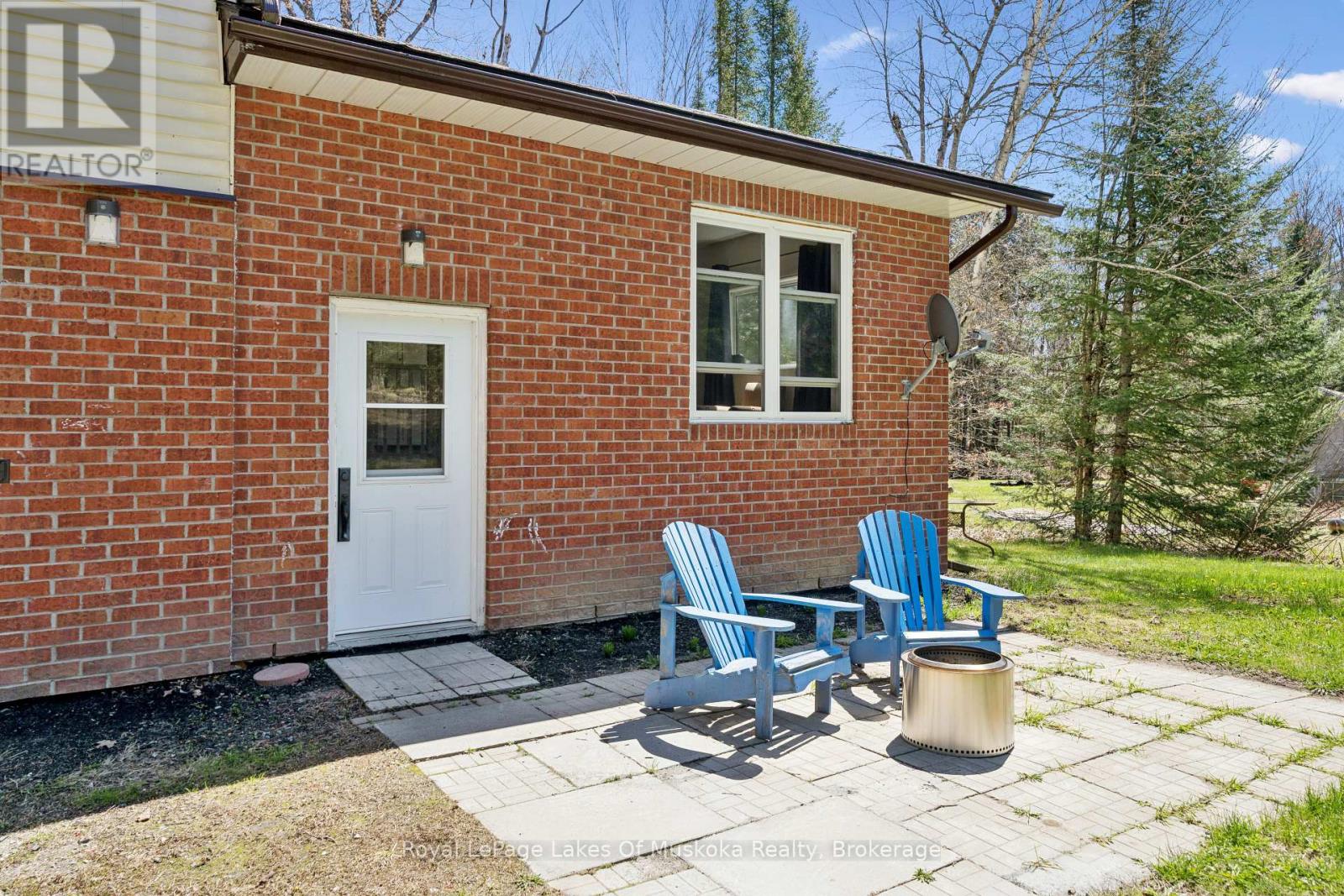 1052 Old Falkenburg Road, Bracebridge, Ontario  P1L 1X4 - Photo 3 - X13129346