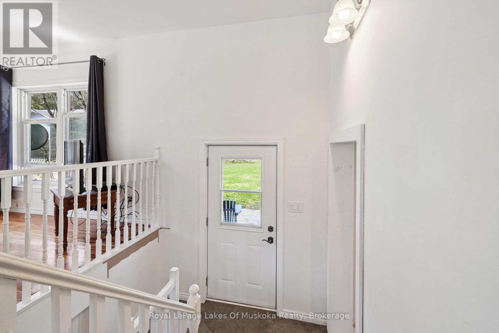 1052 Old Falkenburg Road, Bracebridge, Ontario  P1L 1X4 - Photo 8 - X13129346