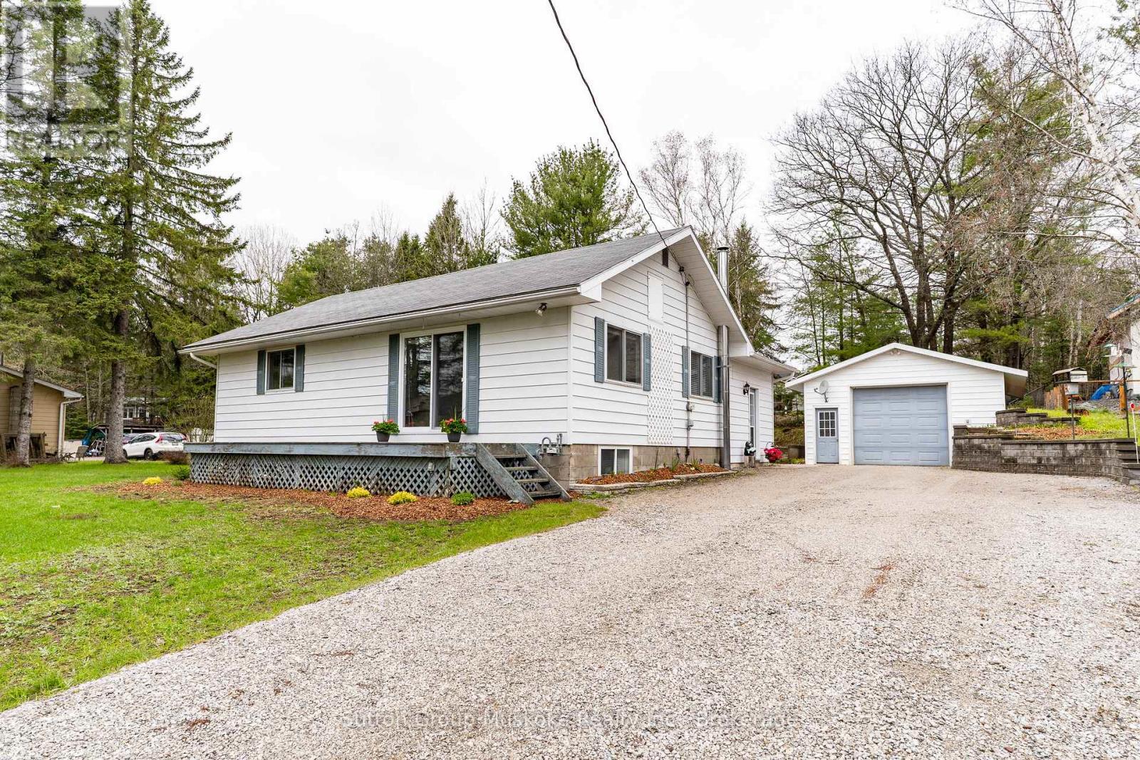 64 Spruce Drive, Huntsville, Ontario  P0B 1L0 - Photo 1 - X13131536