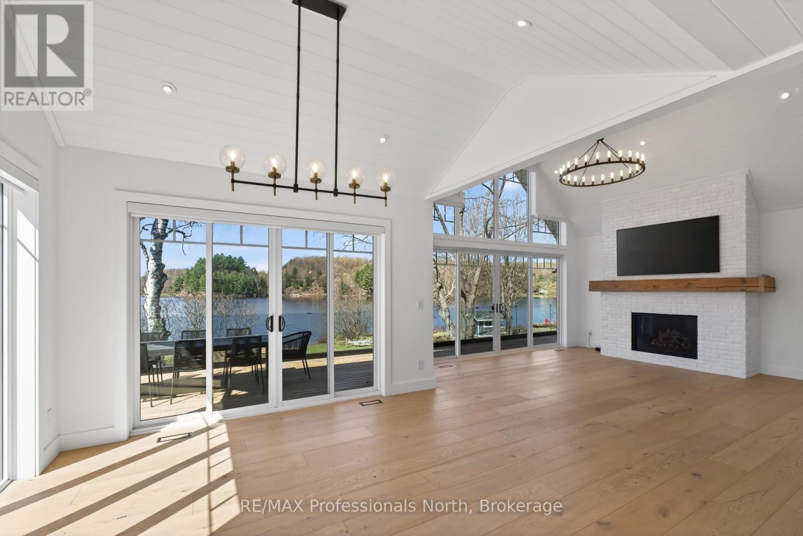 36 Beach Road, Huntsville, Ontario P0B 1M0 - Photo 12 - X13131834