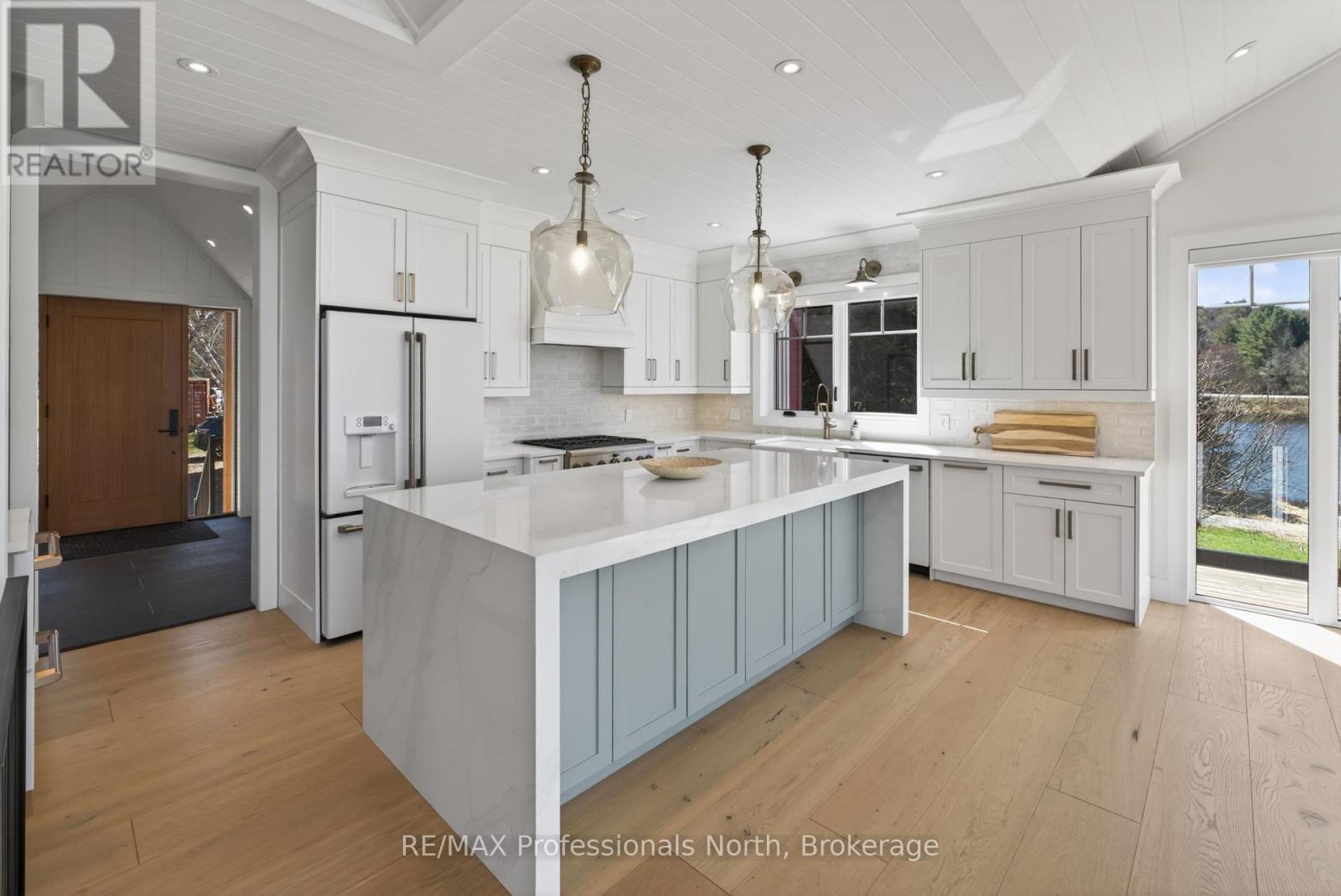 36 Beach Road, Huntsville, Ontario P0B 1M0 - Photo 13 - X13131834