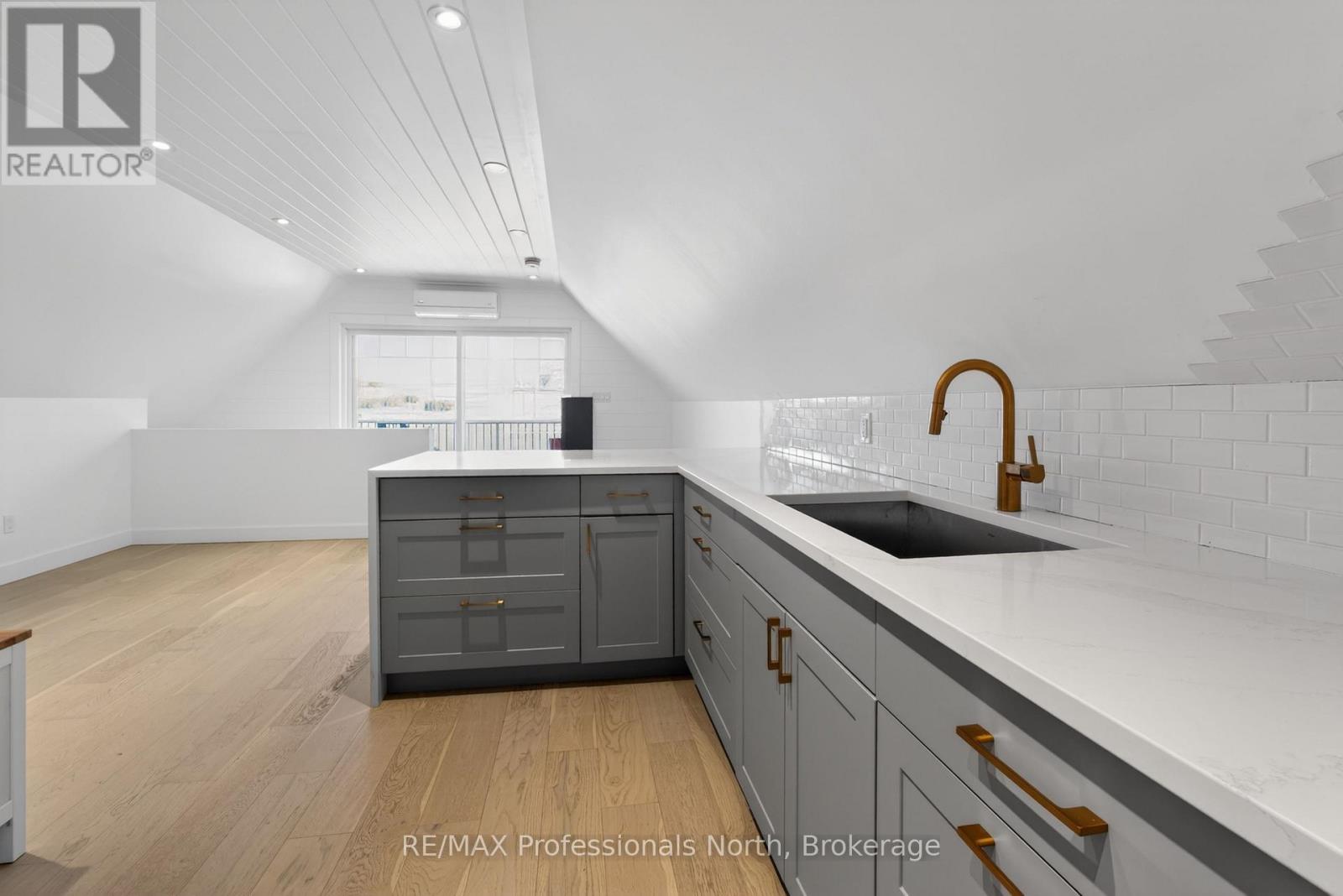 36 Beach Road, Huntsville, Ontario P0B 1M0 - Photo 32 - X13131834
