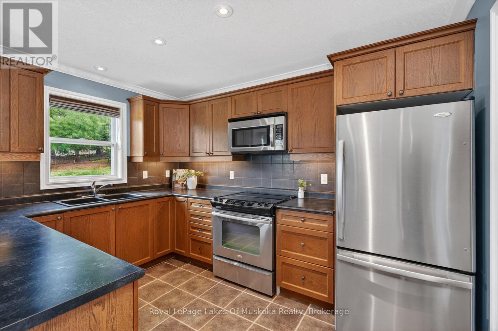 30 & 32 Gainsborough Road, Bracebridge, Ontario P1L 1W8 - Photo 11 - X13132434