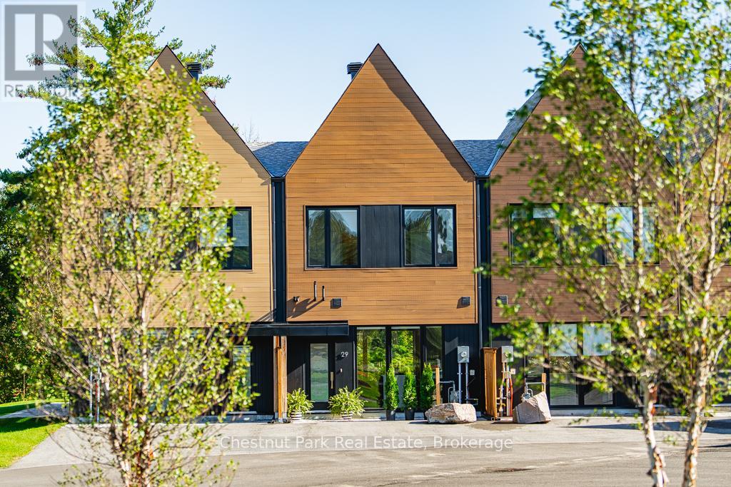 29 Rockmount Crescent, Gravenhurst, Ontario P1P 0A6 - Photo 2 - X13133368