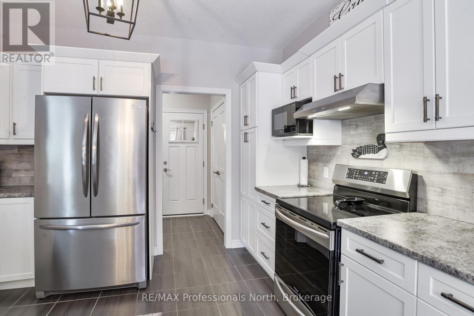 19 Selkirk Drive, Huntsville, Ontario P1H 0C5 - Photo 14 - X13134504
