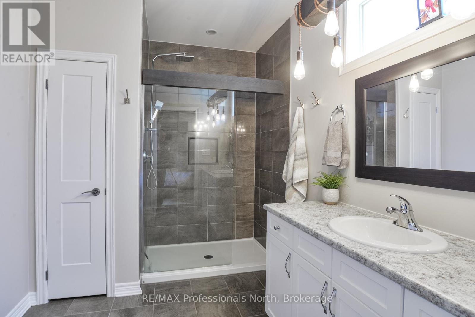 19 Selkirk Drive, Huntsville, Ontario P1H 0C5 - Photo 18 - X13134504