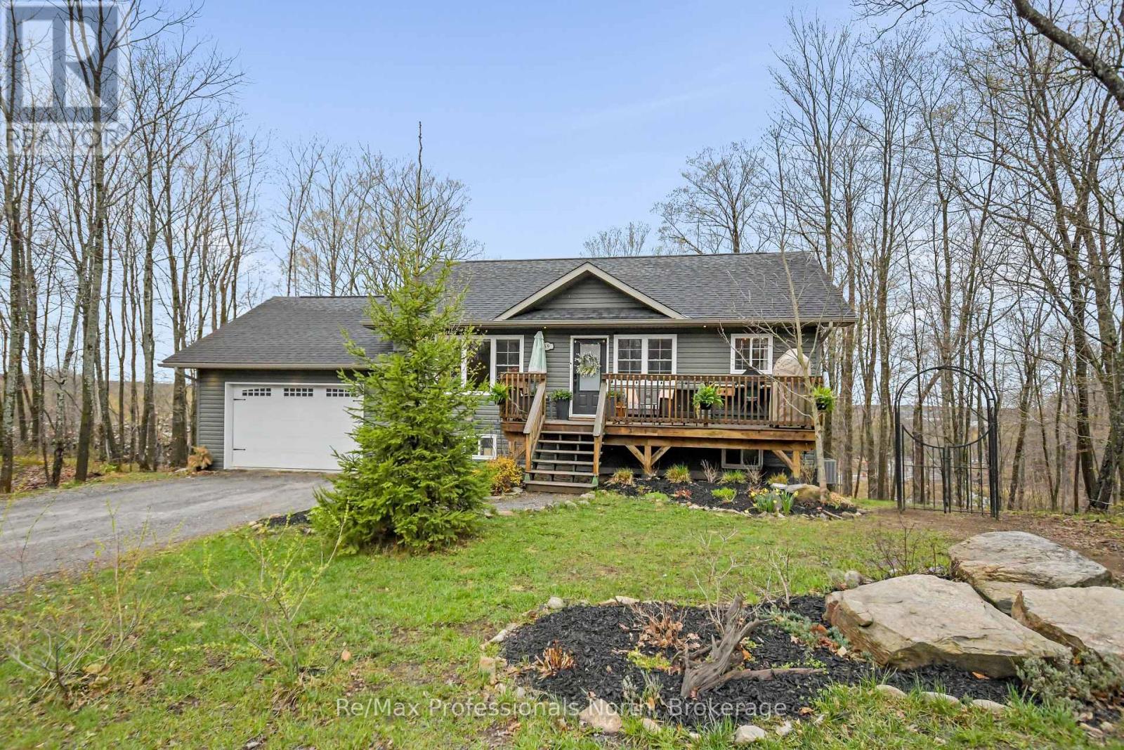 69 Yonge Street S, Huntsville, Ontario P1H 1T8 - Photo 1 - X13135676