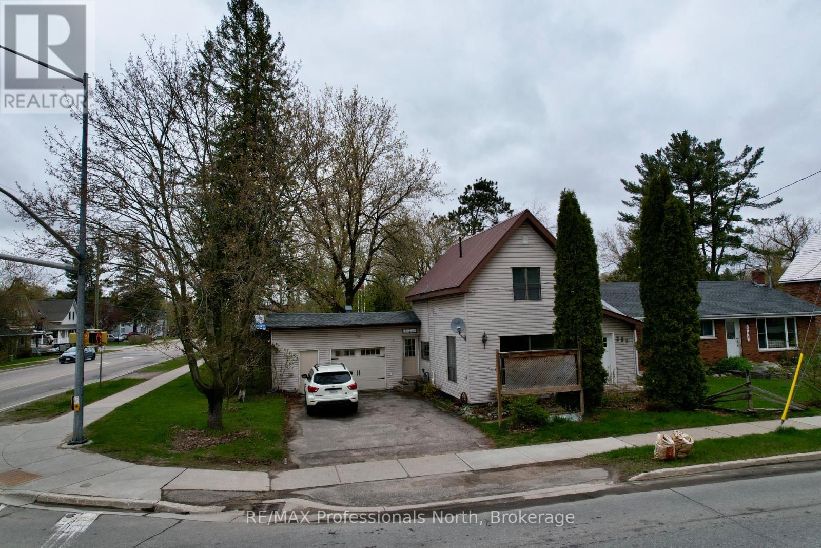 209 Dill St Street, Bracebridge, Ontario  P1L 1E6 - Photo 1 - X13135754