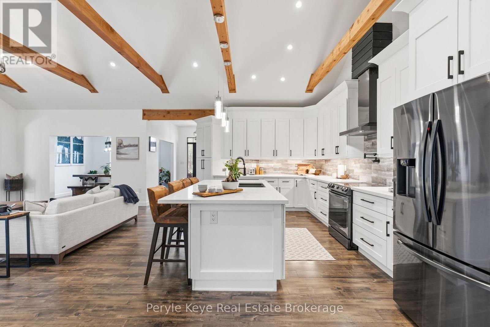 1056 Xavier Street, Gravenhurst, Ontario P0E 1G0 - Photo 2 - X13141086