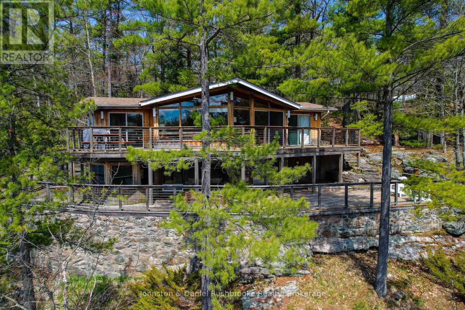 1052 North Sunset Bay Road, Gravenhurst, Ontario P1P 1R2 - Photo 1 - X13143730