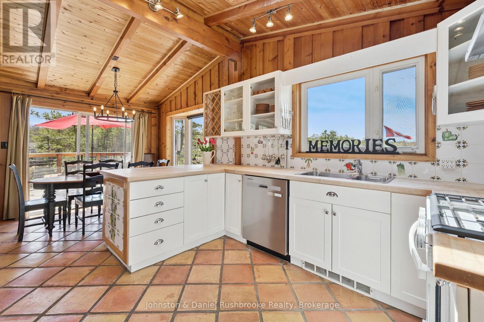 1052 North Sunset Bay Road, Gravenhurst, Ontario P1P 1R2 - Photo 13 - X13143730