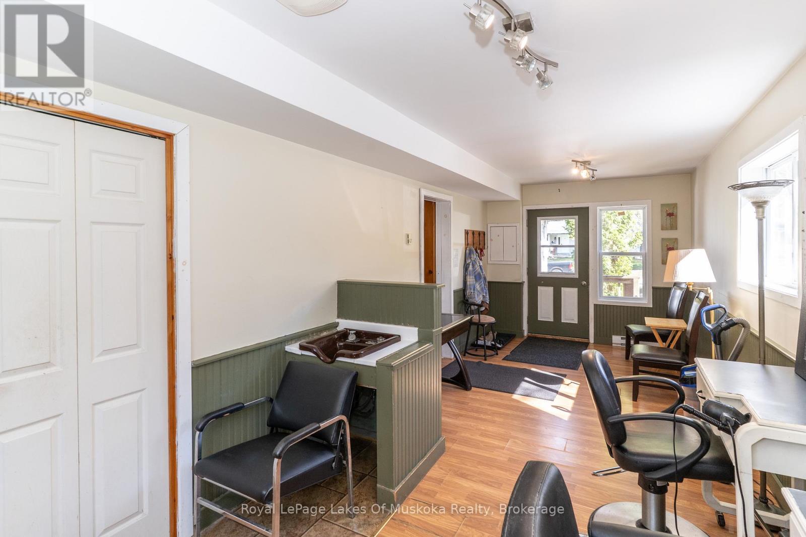 555 Wagner Street, Gravenhurst, Ontario  P1P 1E1 - Photo 4 - X13143812