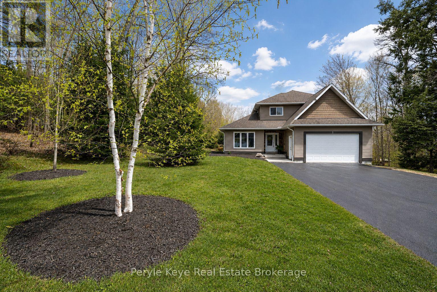 5 Mackenzie Drive, Huntsville, Ontario  P1H 0A1 - Photo 1 - X13147488