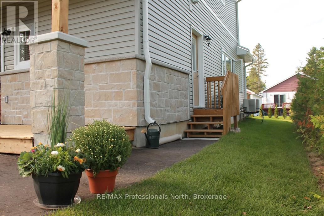 5 Greaves Avenue, Huntsville, Ontario  P1H 1V2 - Photo 3 - X13148338