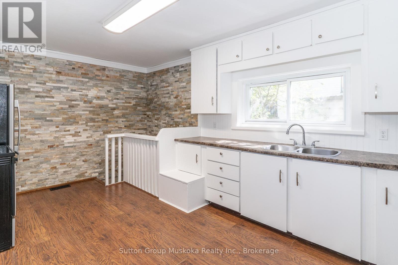 18 Susan Street W, Huntsville, Ontario P1H 1X4 - Photo 10 - X13169254