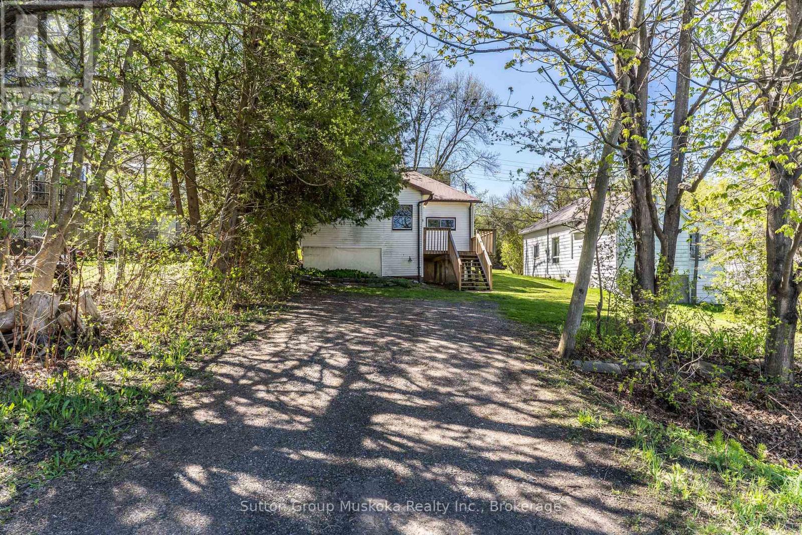 18 Susan Street W, Huntsville, Ontario P1H 1X4 - Photo 2 - X13169254