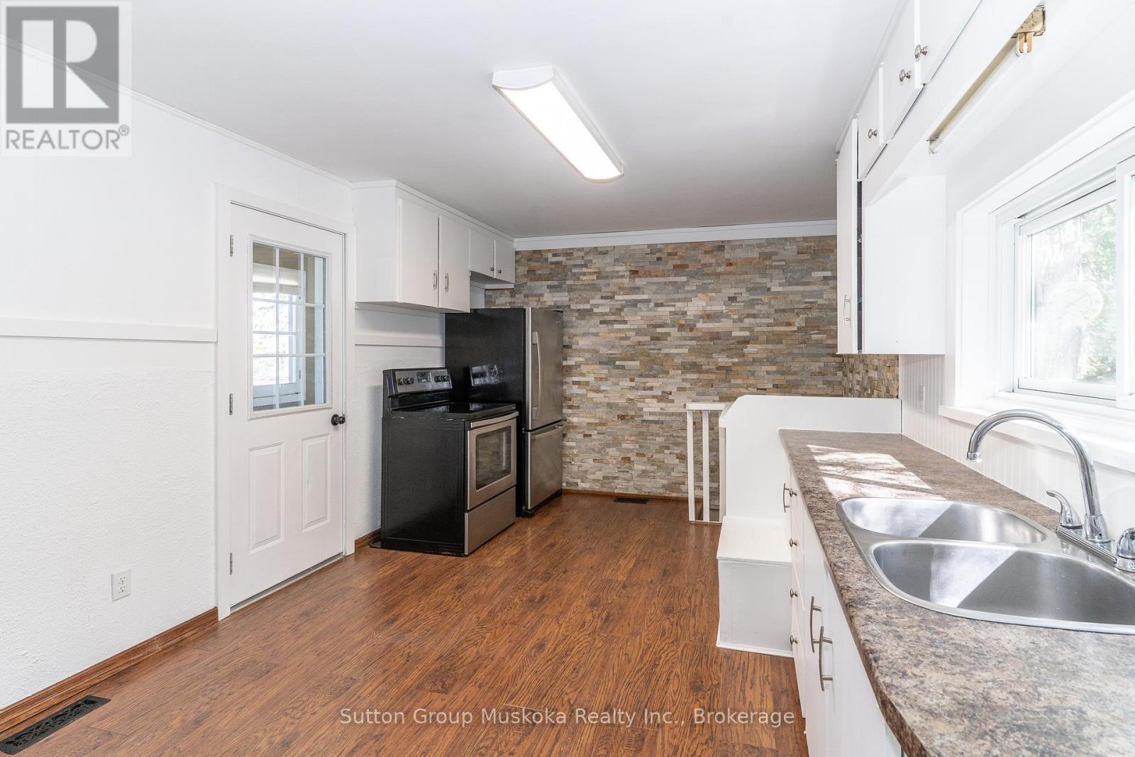 18 Susan Street W, Huntsville, Ontario P1H 1X4 - Photo 9 - X13169254