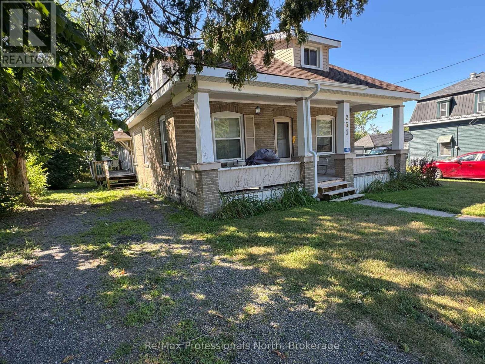 261 Hotchkiss Street, Gravenhurst, Ontario P1P 1H7 - Photo 1 - X13169332