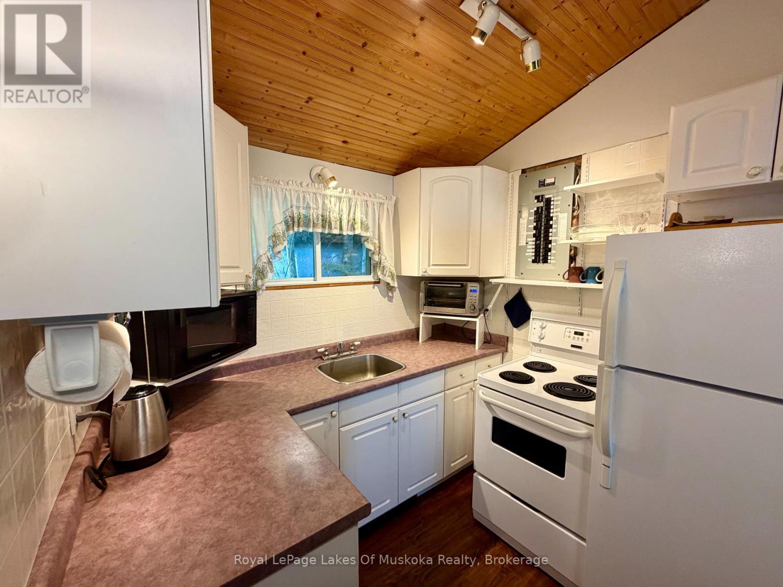 1082 Lakeshore Drive S, Bracebridge, Ontario P1L 1X3 - Photo 3 - X13192206