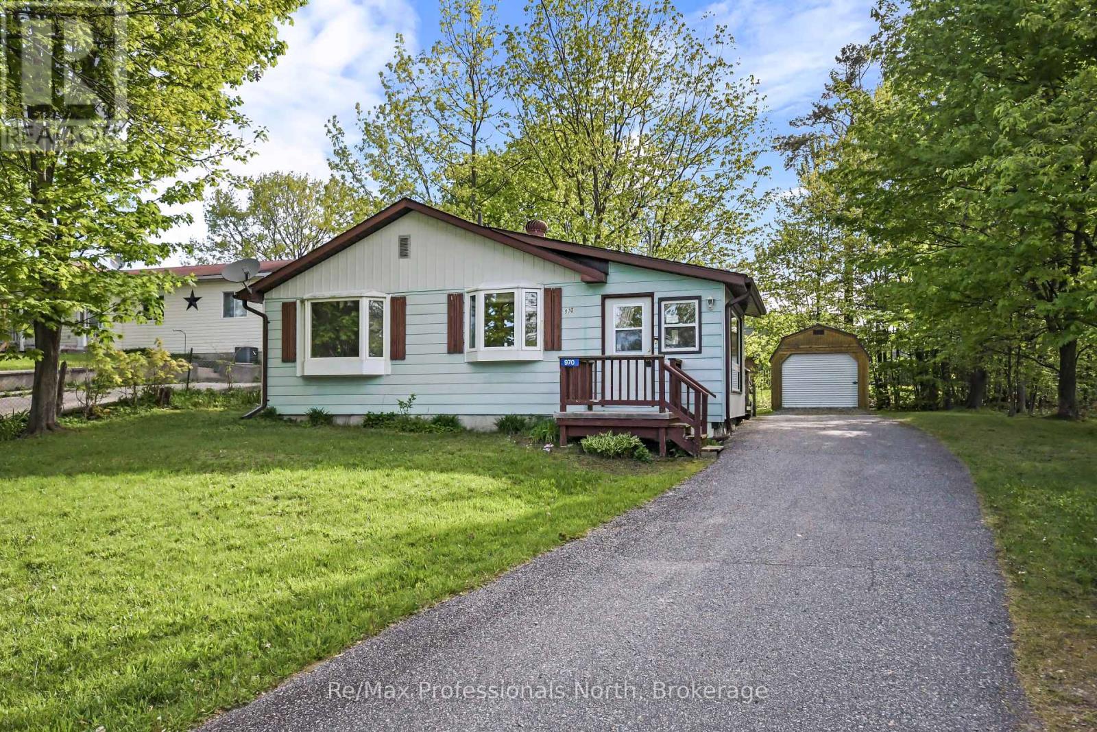 970 First Street S, Gravenhurst, Ontario P1P 1K3 - Photo 1 - X13212576