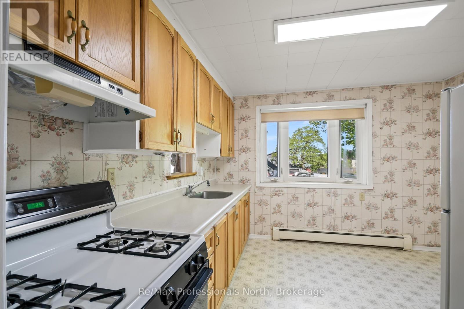 970 First Street S, Gravenhurst, Ontario P1P 1K3 - Photo 5 - X13212576