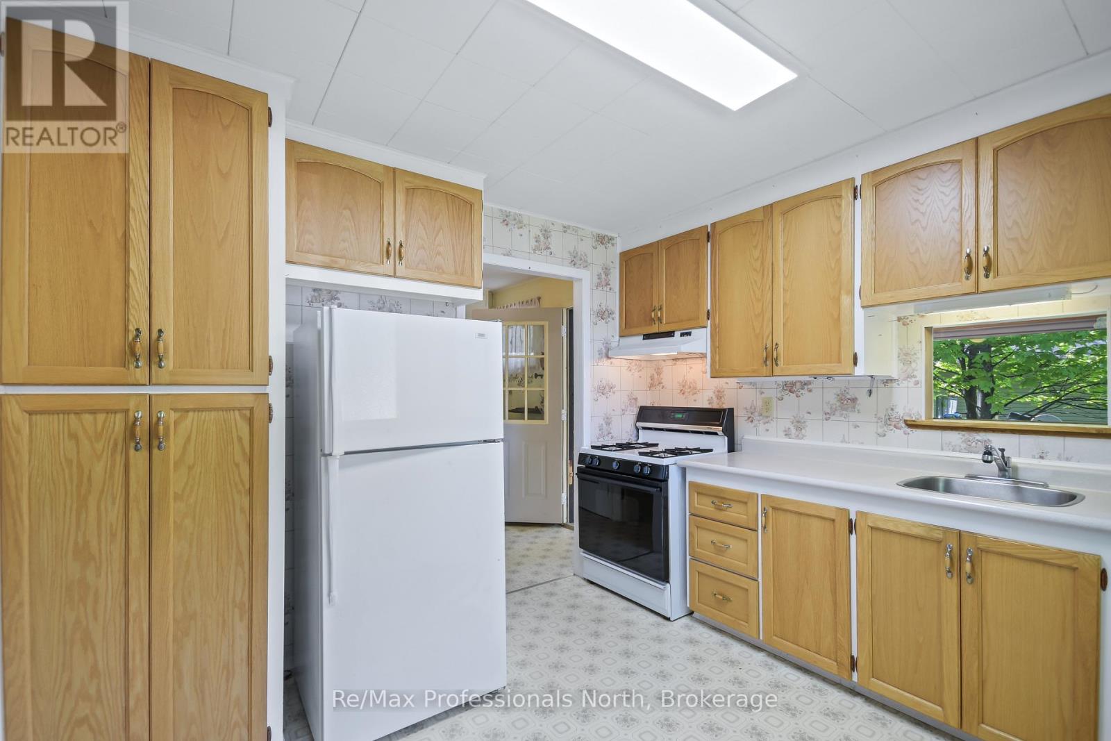 970 First Street S, Gravenhurst, Ontario P1P 1K3 - Photo 7 - X13212576