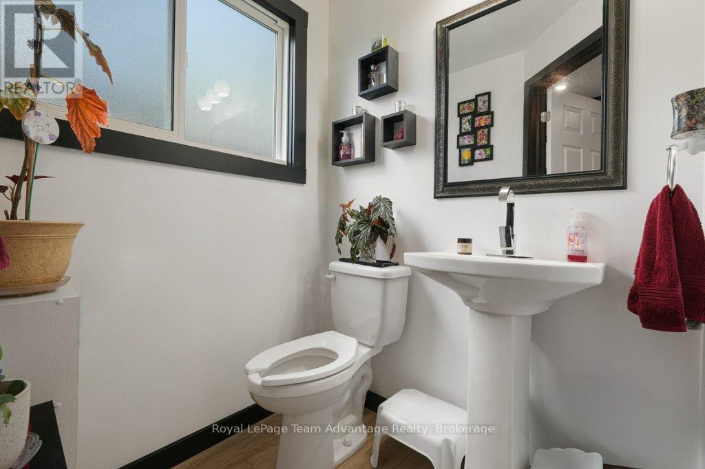 12 Victoria Avenue, Parry Sound, Ontario  P2A 2C1 - Photo 35 - X13221694