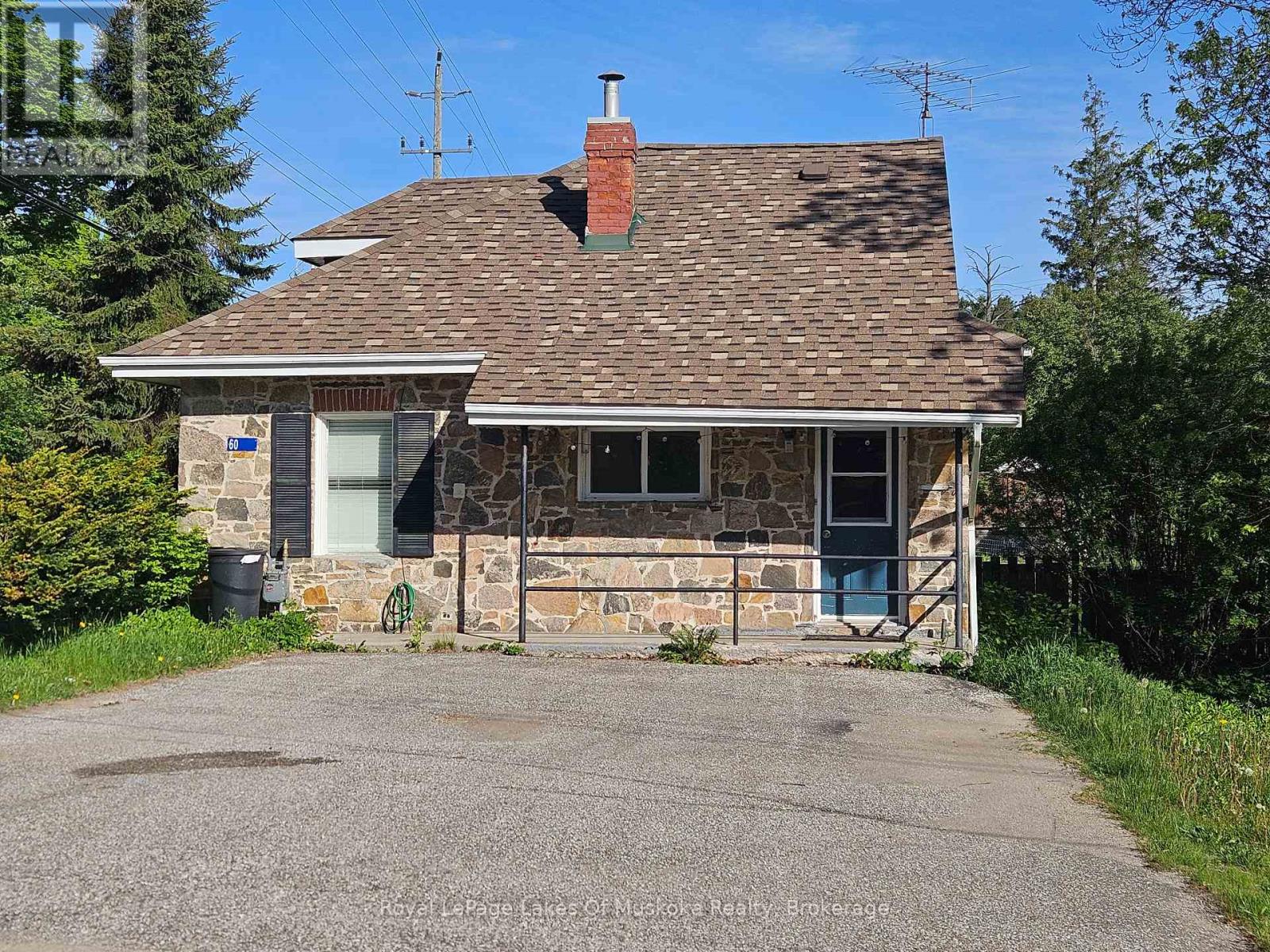 60 West Road W, Huntsville, Ontario P1H 1L8 - Photo 1 - X13227402