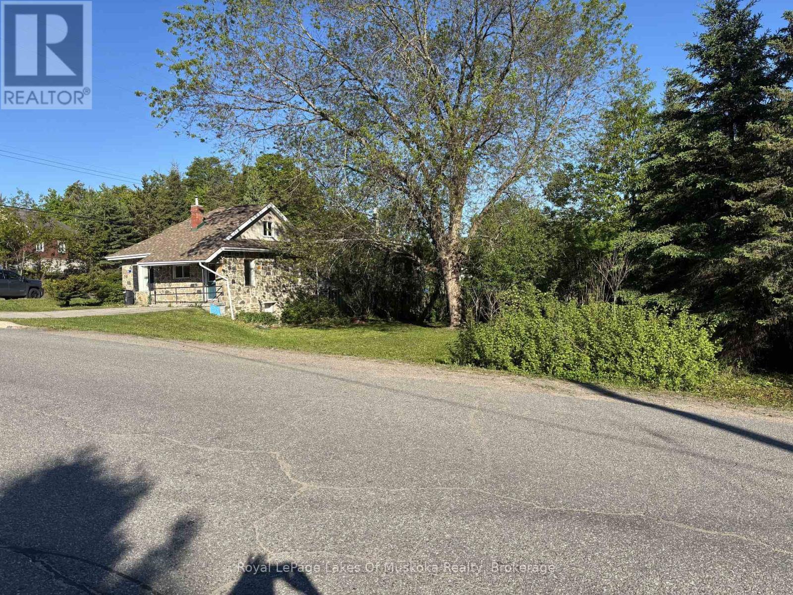 60 West Road W, Huntsville, Ontario P1H 1L8 - Photo 2 - X13227402