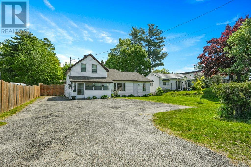 17 Joseph Street, Parry Sound, Ontario P2A 2G3 - Photo 1 - X13237102
