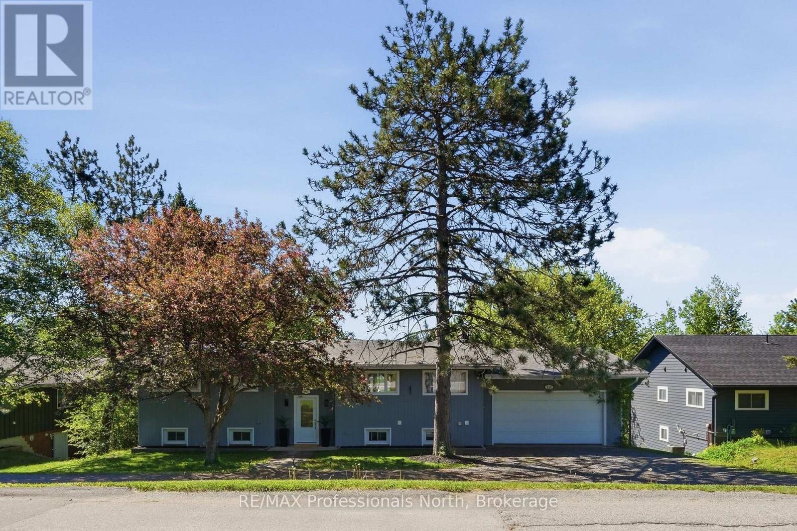 155 Hunters Bay Drive, Huntsville, Ontario P1H 1M9 - Photo 1 - X13248684