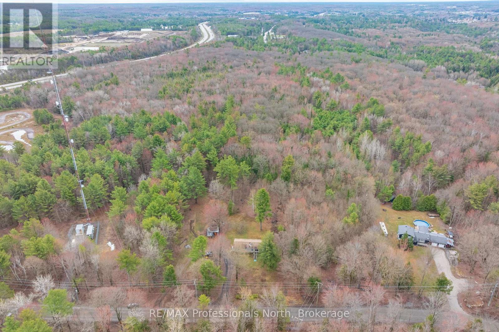 1056 Kirk Line W, Bracebridge, Ontario P1L 1W9 - Photo 1 - X13248752