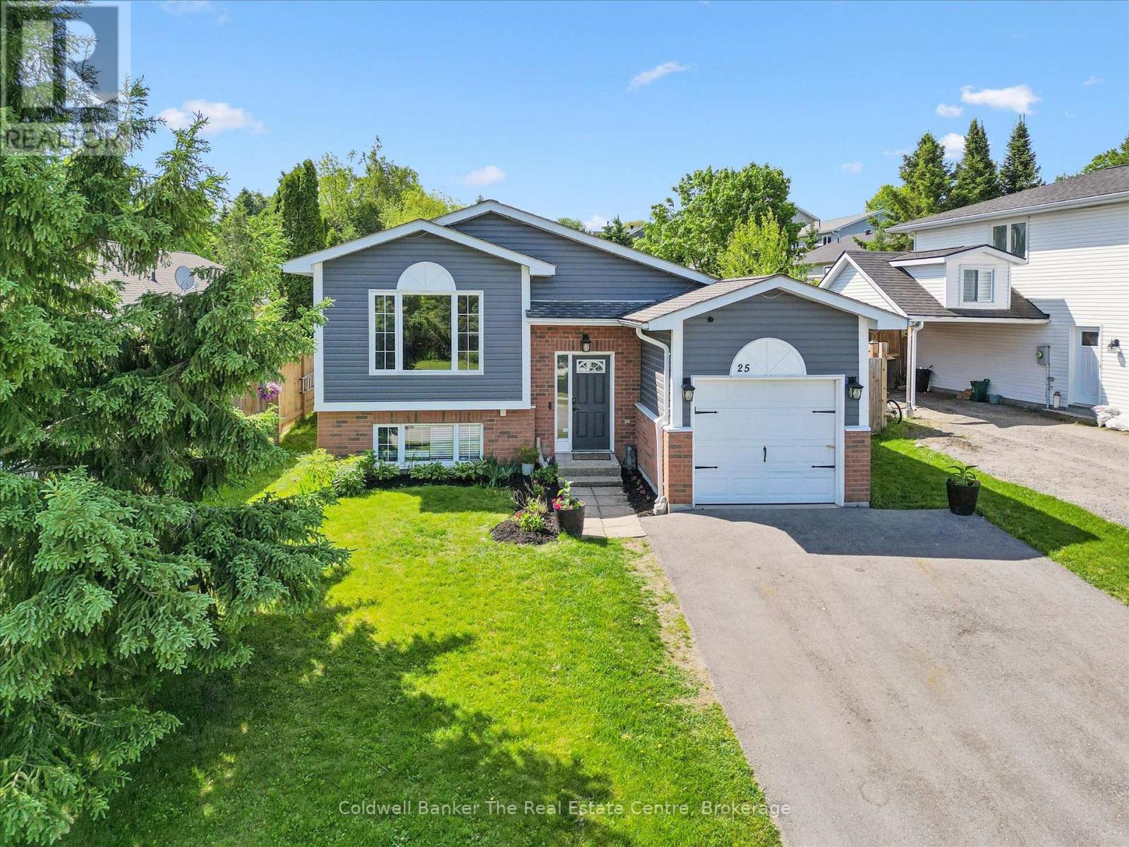 25 Lankin Avenue, Bracebridge, Ontario P1L 1Y4 - Photo 1 - X13249738
