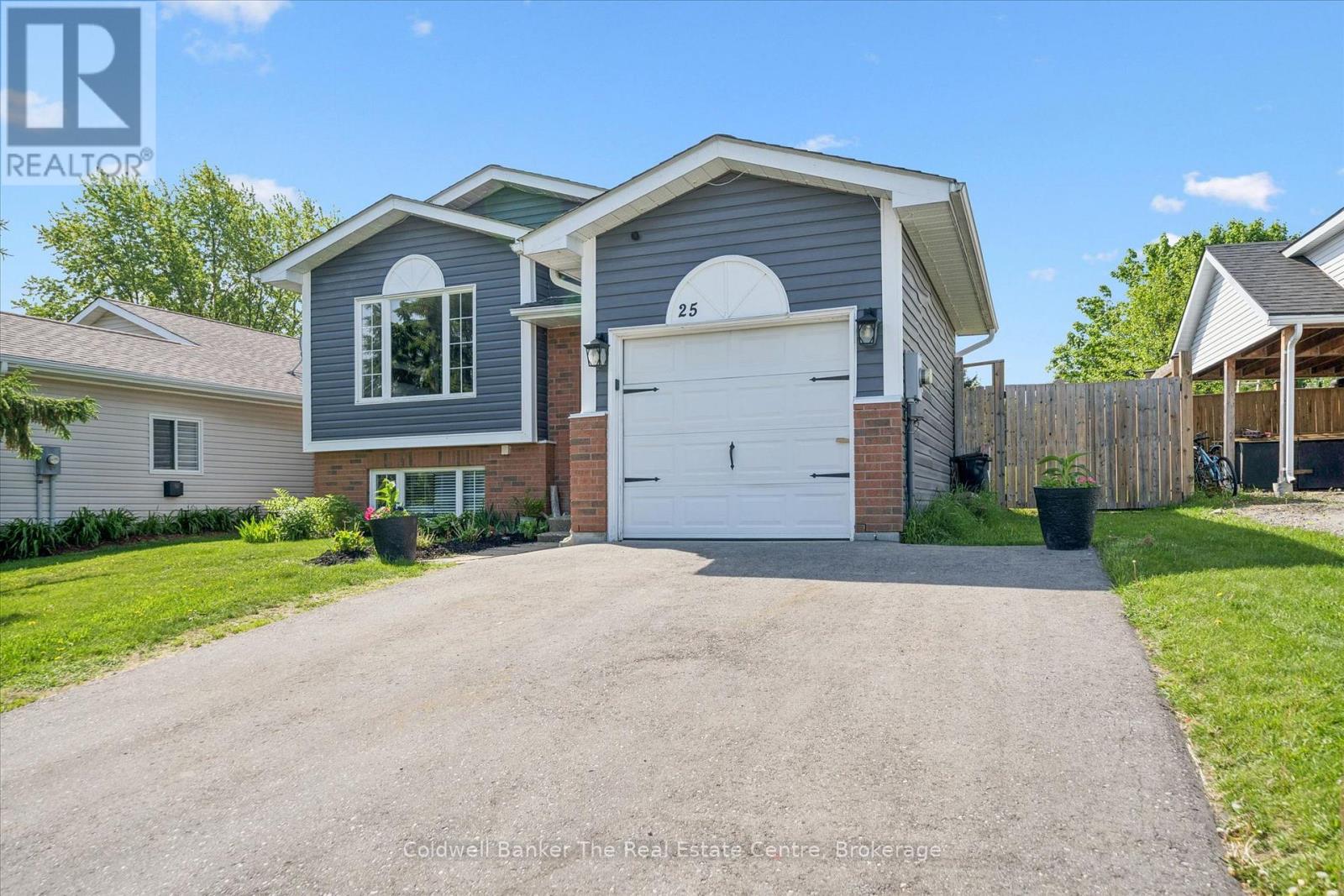 25 Lankin Avenue, Bracebridge, Ontario P1L 1Y4 - Photo 2 - X13249738