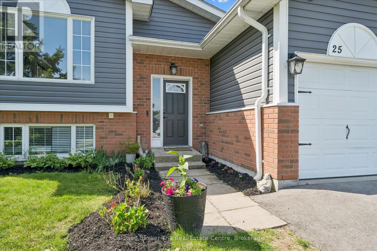 25 Lankin Avenue, Bracebridge, Ontario P1L 1Y4 - Photo 3 - X13249738