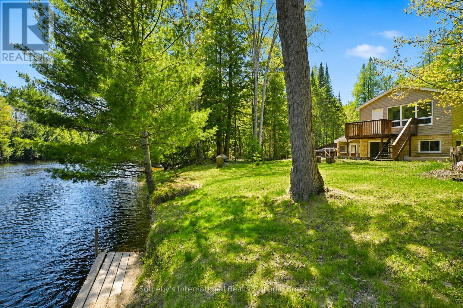 1072 Holiday Park Drive, Bracebridge, Ontario P1L 1W9 - Photo 1 - X13414046