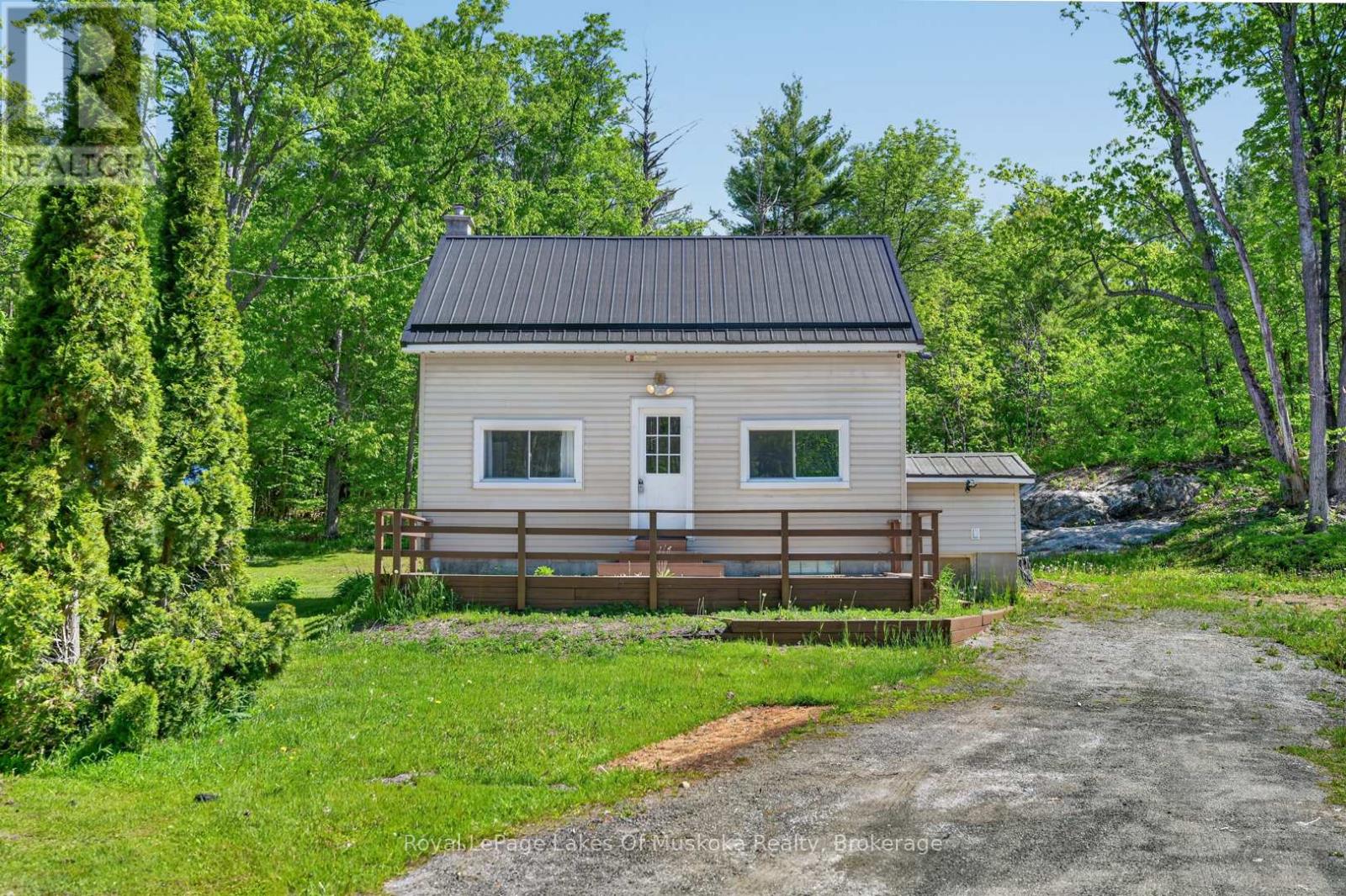 1018 Sniders Bay Road, Gravenhurst, Ontario P1P 1R2 - Photo 1 - X13418592