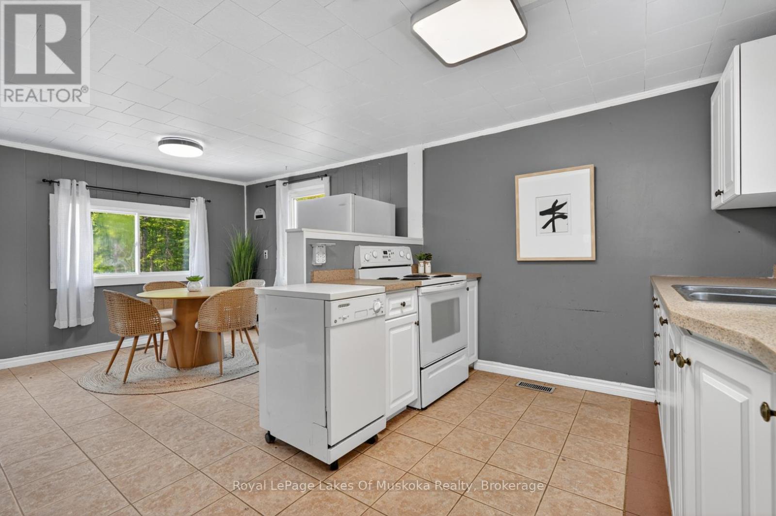 1018 Sniders Bay Road, Gravenhurst, Ontario P1P 1R2 - Photo 12 - X13418592