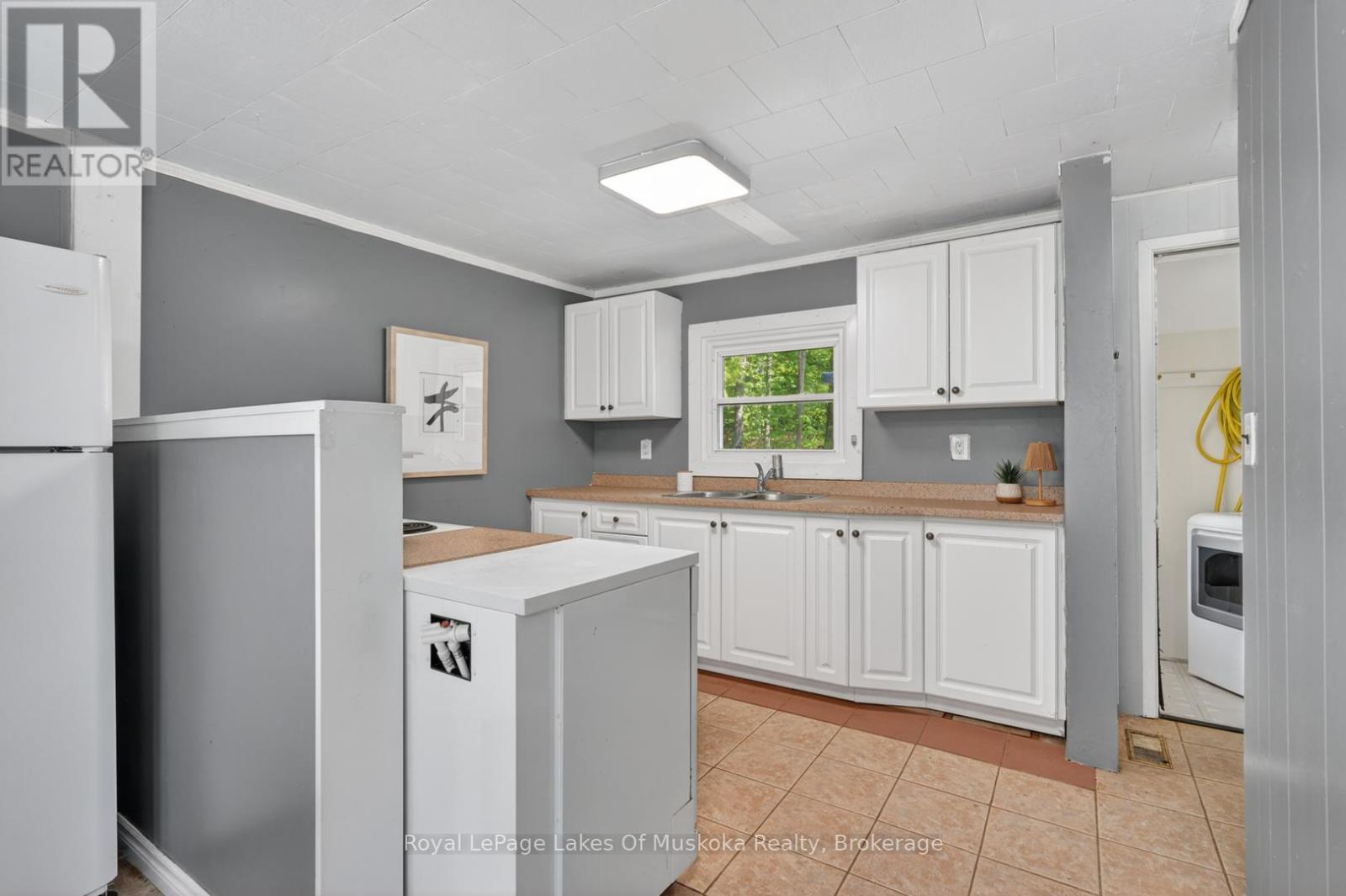 1018 Sniders Bay Road, Gravenhurst, Ontario P1P 1R2 - Photo 9 - X13418592