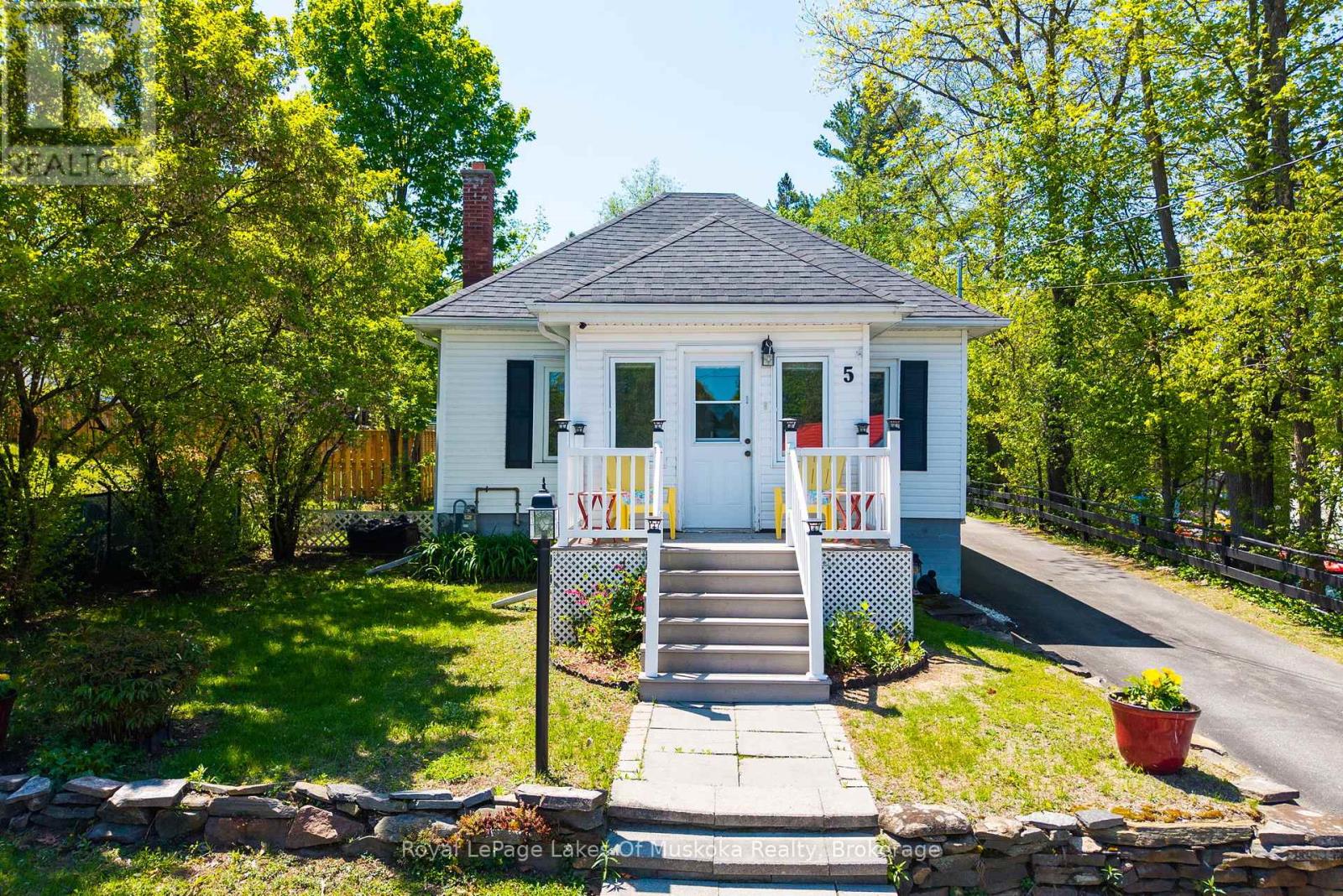 5 Tait Street, Huntsville, Ontario  P1H 1W5 - Photo 3 - X13425726