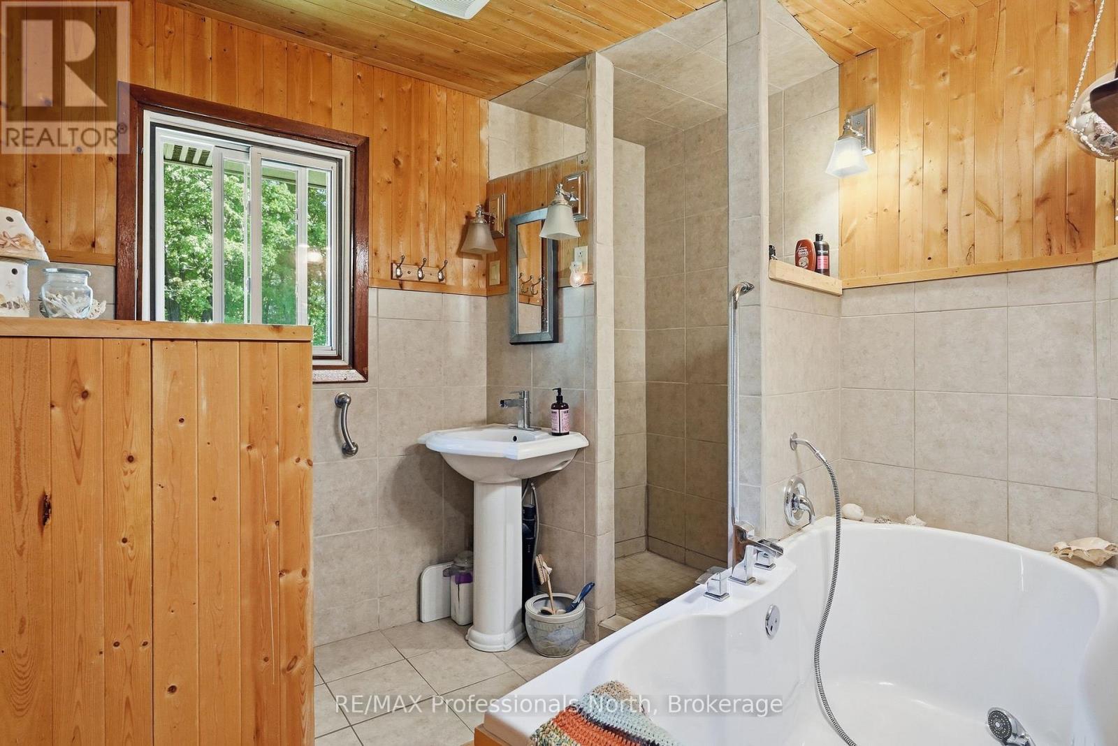 329 Waseosa Lake Road N, Huntsville, Ontario P1H 2J4 - Photo 15 - X13427432