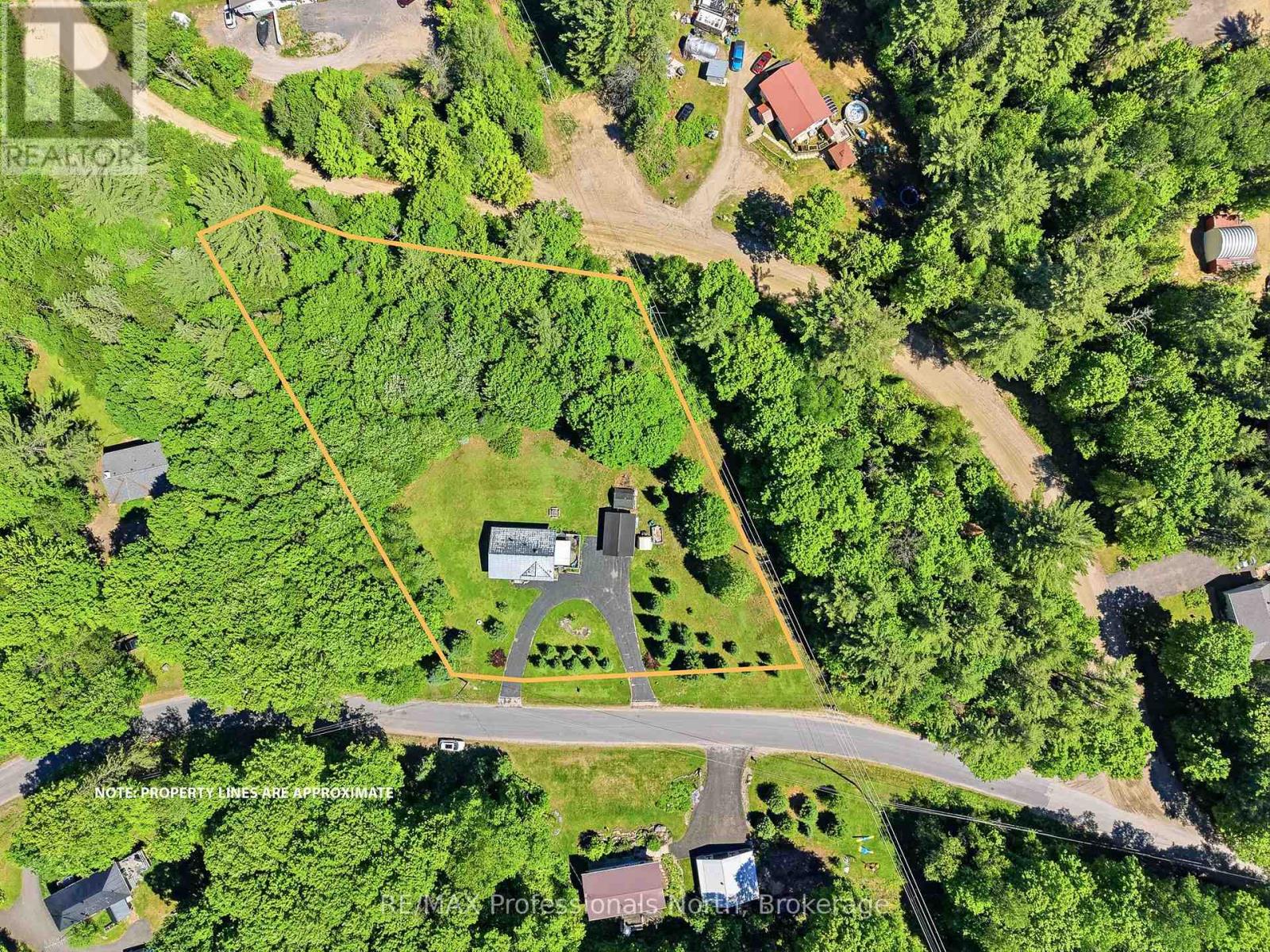 329 Waseosa Lake Road N, Huntsville, Ontario P1H 2J4 - Photo 3 - X13427432