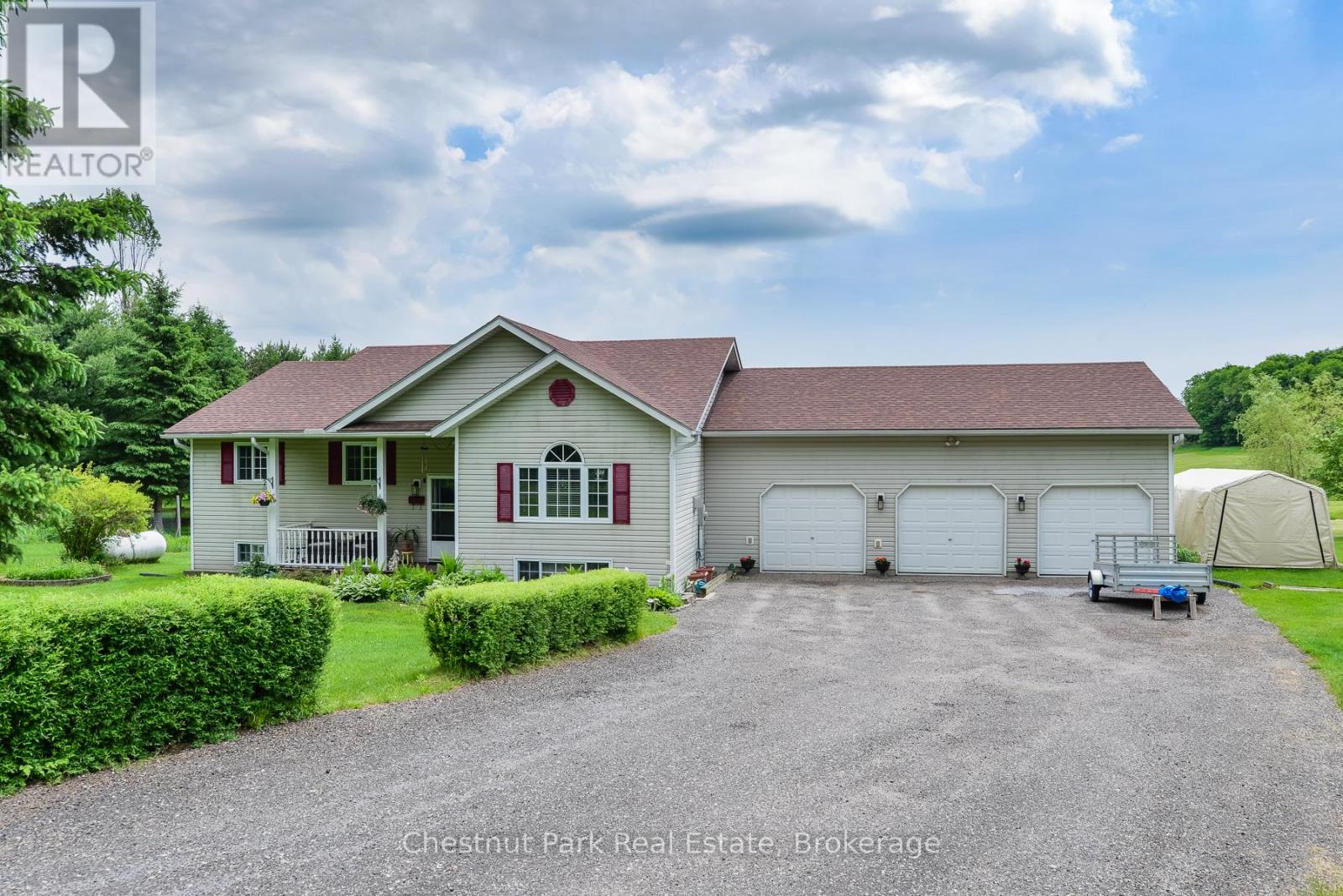 996 North Mary Lake Road, Huntsville, Ontario P1H 1S4 - Photo 1 - X13429146