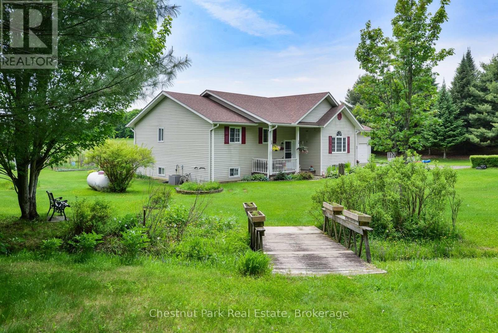 996 North Mary Lake Road, Huntsville, Ontario P1H 1S4 - Photo 2 - X13429146