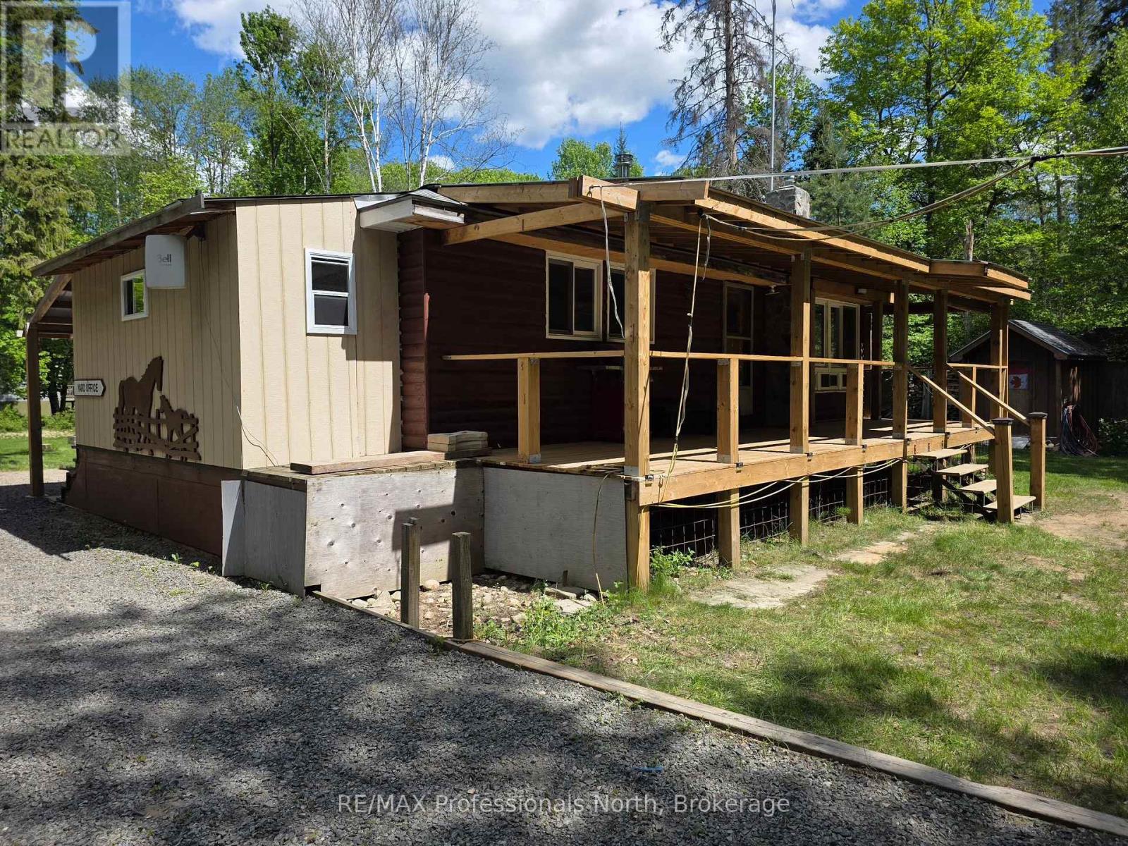 46 Robert Road W, Huntsville, Ontario  P1H 2J4 - Photo 1 - X13432146