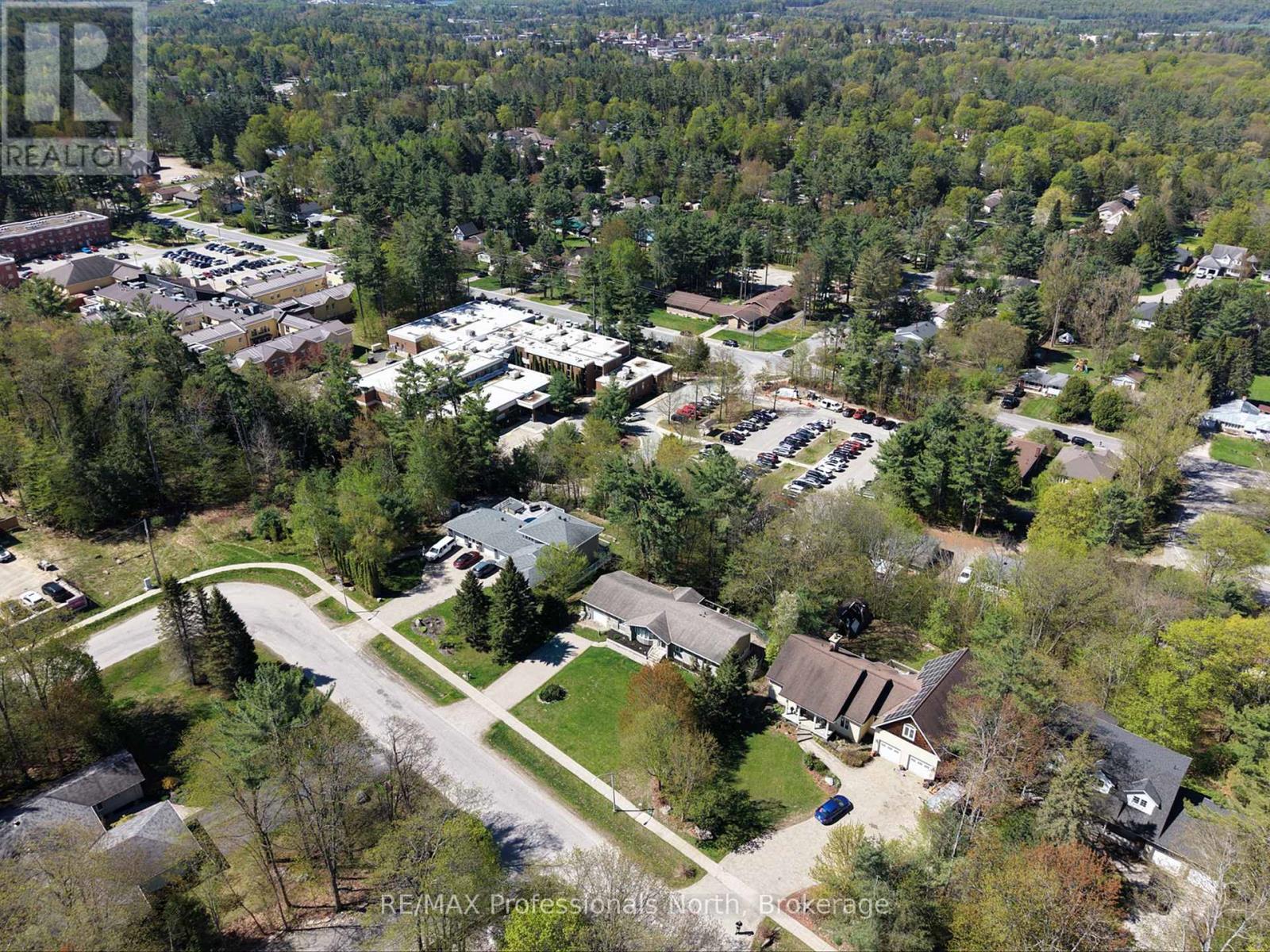 30 The Granite Bluff, Bracebridge, Ontario  P1L 1L4 - Photo 2 - X13435766