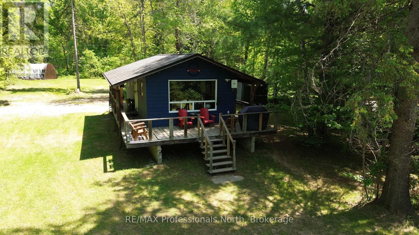 38 Robert Road W, Huntsville, Ontario  P1H 2J4 - Photo 1 - X13435978