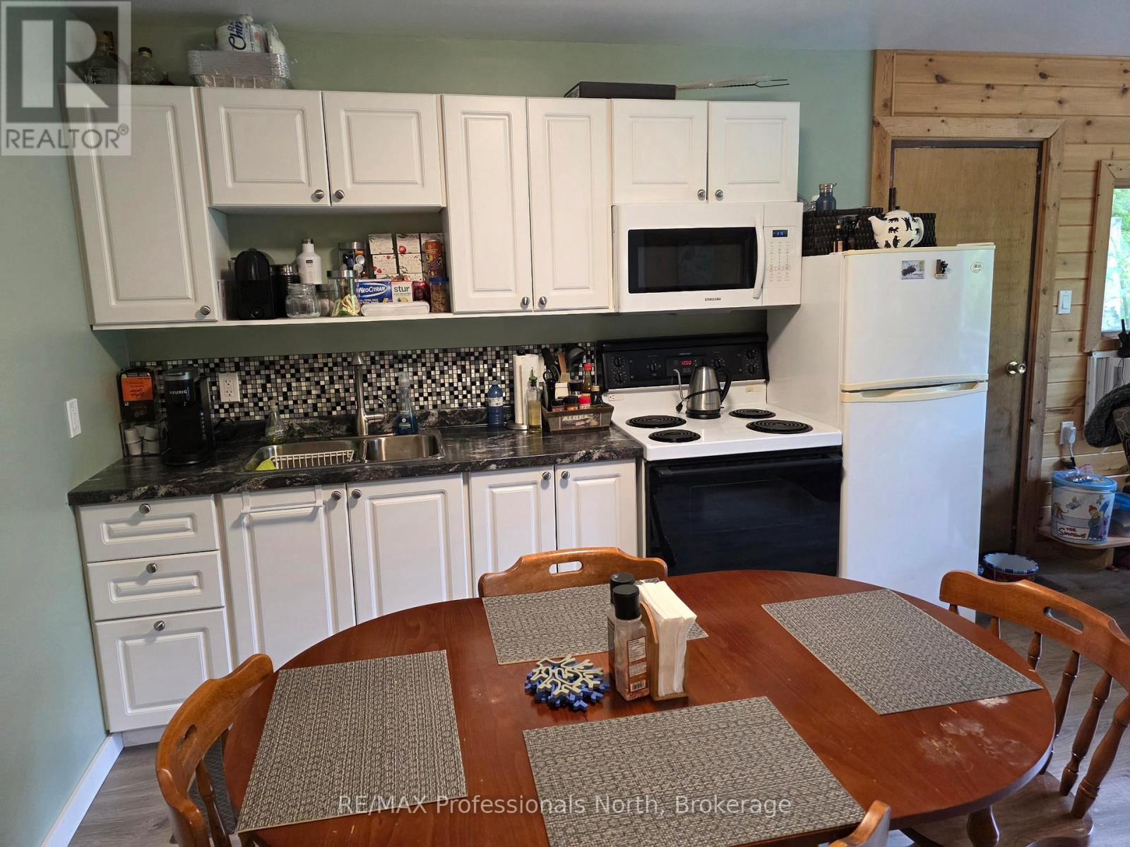 38 Robert Road W, Huntsville, Ontario  P1H 2J4 - Photo 8 - X13435978
