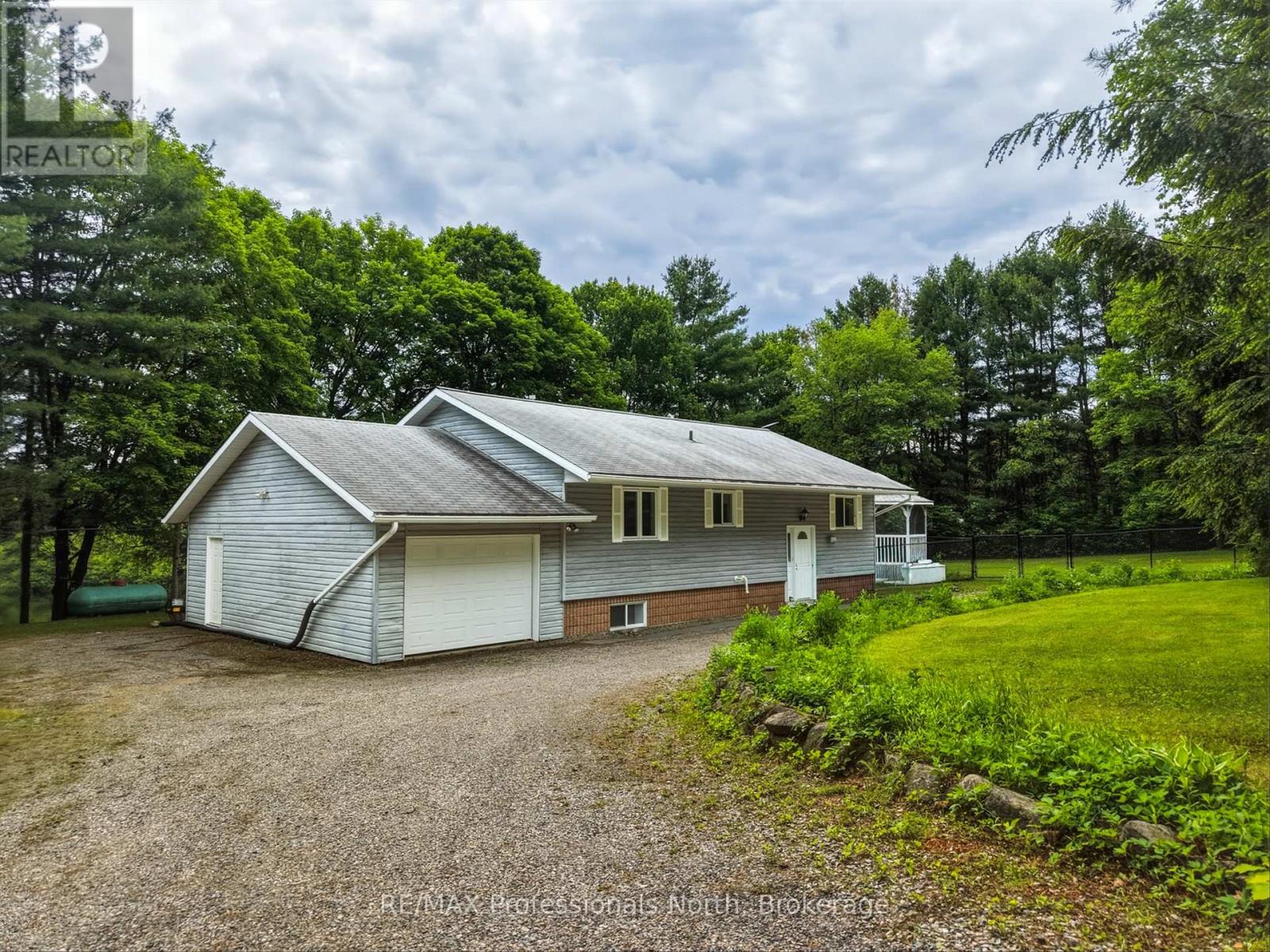1020 Colony Road, Bracebridge, Ontario  P1L 1X3 - Photo 2 - X13441236